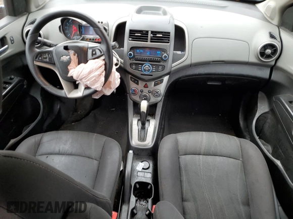 2015 Chevrolet Sonic LT z VIN 1G1JC5SH0F4162992, wystawiony jako Copart lot #53791265 z przebiegiem 76 209 mil mil oraz Szkoda całkowita • Salvage title. Historia ofert i sprzedaży dostępna na DreamBid. Obrazek 8.