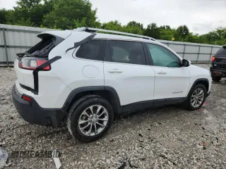 2019 Jeep Cherokee Latitude Plus with VIN 1C4PJLLB0KD333207, listed as a Copart auction lot 60720725 with 67,826 mi miles and Salvage title. Bid and sale history available at DreamBid. Image 3.