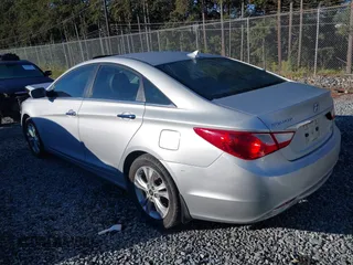 2011 Hyundai Sonata SE with VIN 5NPEC4AC4BH174401, listed as a IAAI auction lot 40522163 with 183,594 mi miles. Bid and sale history available at carsss.com. Image 3.