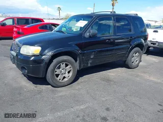 2005 Ford Escape Limited with VIN 1FMCU94165KE32639, listed as a IAAI auction lot 41960732 with 204,979 mi miles. Bid and sale history available at carsss.com. Image 2.