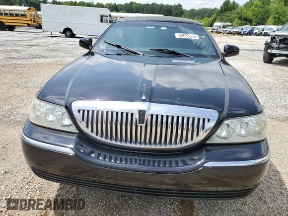 2004 Lincoln Town Car Executive z VIN 1L1FM81W54Y674245, wystawiony jako Copart lot #59638315 z przebiegiem 183 637 mil mil oraz Czysty tytuł • Clean title. Historia ofert i sprzedaży dostępna na DreamBid. Obrazek 5.