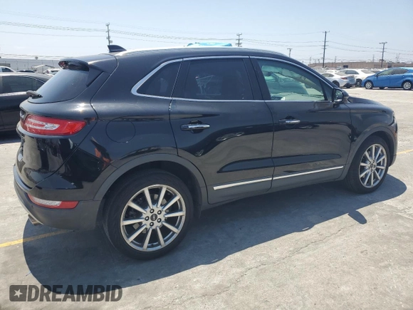 2019 Lincoln MKC Reserve with VIN 5LMCJ3C92KUL30300, listed as a Copart auction lot 61103295 with 42,680 mi miles and Salvage title. Bid and sale history available at DreamBid. Image 3.