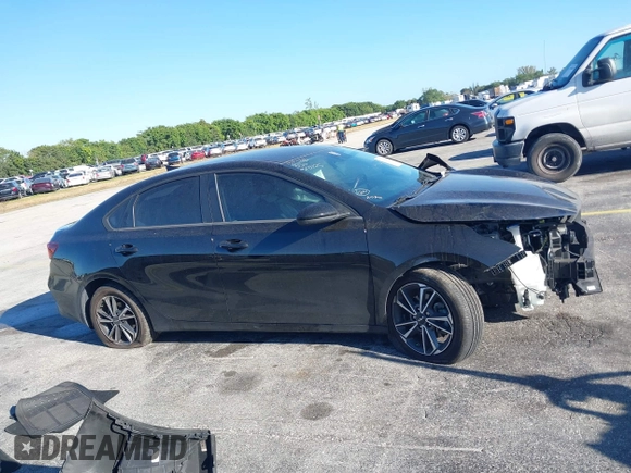 2022 Kia Forte LXS z VIN 3KPF24AD2NE439180, wystawiony jako IAAI lot #41830086 z przebiegiem 39 128 mil mil oraz . Historia ofert i sprzedaży dostępna na DreamBid. Obrazek 13.