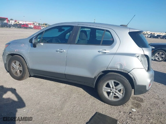 2020 Chevrolet Trax LS with VIN 3GNCJKSB4LL286096, listed as a IAAI auction lot 41466001 with 64,777 mi miles. Bid and sale history available at carsss.com. Image 3.