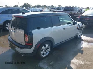 2011 MINI Clubman z VIN WMWZF3C59BT188367, wystawiony jako IAAI lot #40755351 z przebiegiem 122 023 mil mil oraz . Historia ofert i sprzedaży dostępna na DreamBid. Obrazek 4.