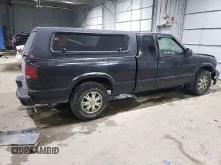 2002 GMC Sonoma SLS with VIN 1GTDT19W628141052, listed as a Copart auction lot 88821915 with Not Provided miles and Salvage Title. Bid and sale history available at carsss.com. Image 3.