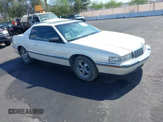 1992 Cadillac Eldorado z VIN 1G6EL13B7NU602459, wystawiony jako IAAI lot #42412372 z przebiegiem 89 631 mil mil oraz . Historia ofert i sprzedaży dostępna na DreamBid. Obrazek 1.