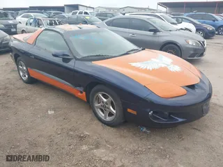 2000 Pontiac Firebird with VIN 2G2FS22K8Y2128225, listed as a IAAI auction lot 41507271 with 132,255 mi miles. Bid and sale history available at carsss.com. Image 1.