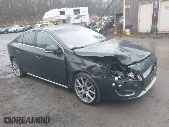 2012 Volvo S60 T6 with VIN YV1902FH4C2057577, listed as a IAAI auction lot 40925761 with 113,682 mi miles. Bid and sale history available at carsss.com. Image 1.