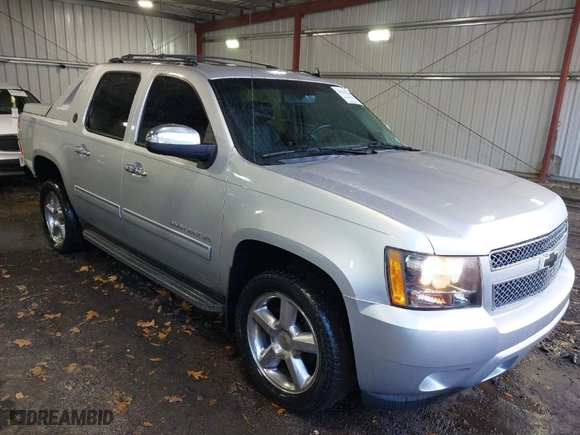 2013 Chevrolet Avalanche LT with VIN 3GNTKFE7XDG271401, listed as a IAAI auction lot 41213564 with 155,521 mi miles. Bid and sale history available at carsss.com. Image 1.