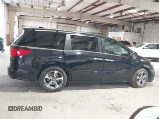 2018 Honda Odyssey Touring with VIN 5FNRL6H87JB105410, listed as a IAAI auction lot 41860707 with 91,908 mi miles. Bid and sale history available at carsss.com. Image 13.