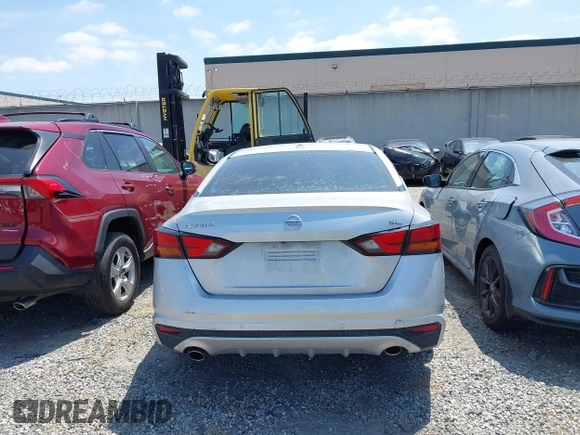 2019 Nissan Altima SL with VIN 1N4BL4EV3KC230490, listed as a IAAI auction lot 41786522 with 113,320 mi miles and . Bid and sale history available at DreamBid. Image 15.