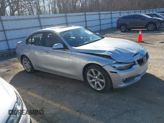 2015 BMW 3 Series 320i xDrive z VIN WBA3C3G54FNS73295, wystawiony jako IAAI lot #41749401 z przebiegiem 101 357 mil mil oraz . Historia ofert i sprzedaży dostępna na DreamBid. Obrazek 1.