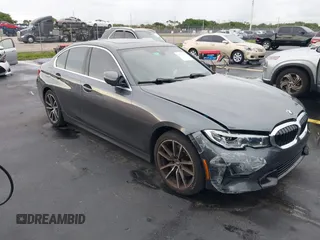 2021 BMW 3 Series 330i z VIN 3MW5R1J05M8B81248, wystawiony jako IAAI lot #42413064 z przebiegiem 56 217 mil mil oraz . Historia ofert i sprzedaży dostępna na DreamBid. Obrazek 1.