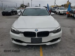 2013 BMW 3 Series 328i z VIN WBA3C1C58DF436922, wystawiony jako Copart lot #55897625 z przebiegiem 88 910 mil mil oraz Szkoda całkowita • Salvage title. Historia ofert i sprzedaży dostępna na DreamBid. Obrazek 5.
