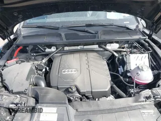2025 Audi Q5 S line Premium z VIN WA1GAAFY9S2021963, wystawiony jako IAAI lot #41840606 z przebiegiem 6 900 mil mil oraz . Historia ofert i sprzedaży dostępna na DreamBid. Obrazek 10.