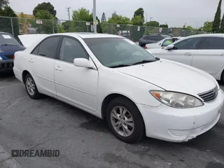 2006 Toyota Camry LE z VIN 4T1BF32K46U628857, wystawiony jako IAAI lot #42282436 z przebiegiem 180 457 mil mil oraz . Historia ofert i sprzedaży dostępna na DreamBid. Obrazek 1.