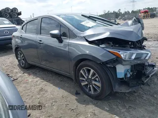 2024 Nissan Versa SV z VIN 3N1CN8EV6RL882358, wystawiony jako IAAI lot #41787619 z przebiegiem 10 871 mil mil oraz . Historia ofert i sprzedaży dostępna na DreamBid. Obrazek 1.
