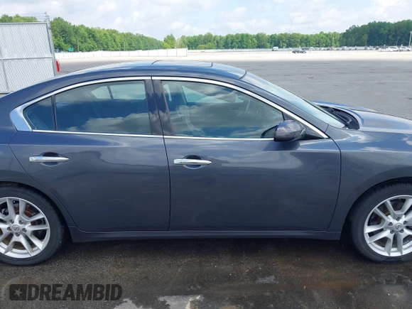 2013 Nissan Maxima SV z VIN 1N4AA5AP2DC831021, wystawiony jako IAAI lot #42255349 z przebiegiem 143 373 mil mil oraz . Historia ofert i sprzedaży dostępna na DreamBid. Obrazek 13.