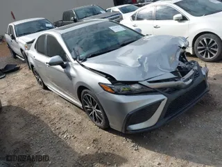 2021 Toyota Camry SE Nightshade with VIN 4T1G11AK2MU559612, listed as a IAAI auction lot 41596782 with 90,956 mi miles. Bid and sale history available at carsss.com. Image 1.