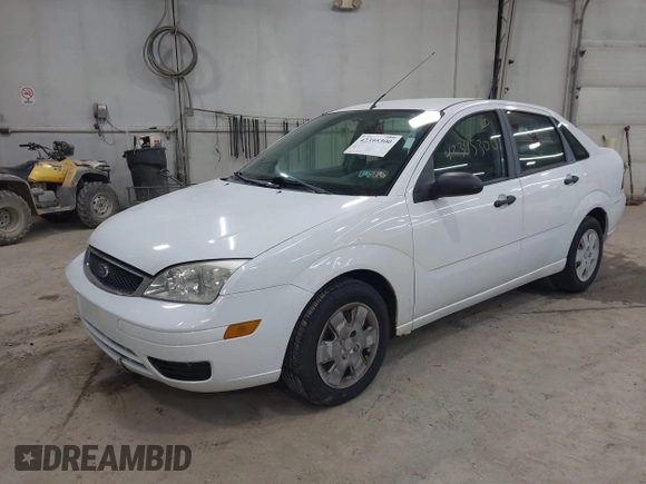 2007 Ford Focus S z VIN 1FAFP34N87W360398, wystawiony jako IAAI lot #42395300 z przebiegiem 96 220 mil mil oraz . Historia ofert i sprzedaży dostępna na DreamBid. Obrazek 2.
