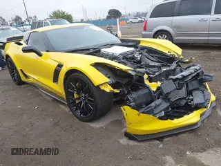 2015 Chevrolet Corvette Z06 3LZ z VIN 1G1YU2D67F5603369, wystawiony jako IAAI lot #42193440 z przebiegiem 17 618 mil mil oraz . Historia ofert i sprzedaży dostępna na DreamBid. Obrazek 1.