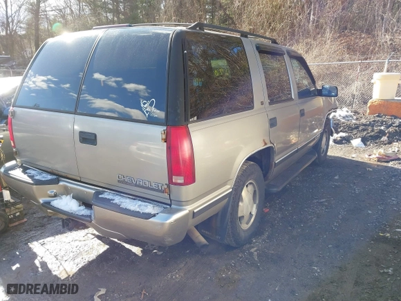 1998 Chevrolet Tahoe with VIN 1GNEK13R7WJ367763, listed as a IAAI auction lot 41442910 with 270,488 mi miles. Bid and sale history available at carsss.com. Image 4.