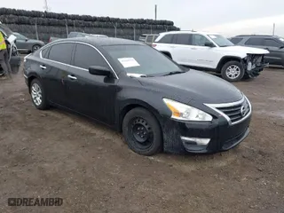 2015 Nissan Altima 2.5 with VIN 1N4AL3AP8FC262824, listed as a IAAI auction lot 41684970 with 134,000 mi miles. Bid and sale history available at carsss.com. Image 1.