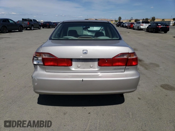 1998 Honda Accord EX z VIN 1HGCG5555WA176329, wystawiony jako Copart lot #56905865 z przebiegiem 127 911 mil mil oraz Szkoda całkowita • Salvage title. Historia ofert i sprzedaży dostępna na DreamBid. Obrazek 6.