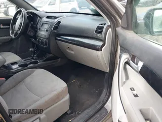 2015 Kia Sorento LX with VIN 5XYKTDA79FG584016, listed as a IAAI auction lot 41703361 with 123,265 mi miles. Bid and sale history available at carsss.com. Image 5.