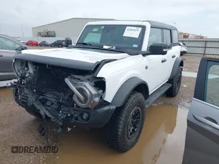2023 Ford Bronco z VIN 1FMEE5DP2PLB16493, wystawiony jako IAAI lot #42507079 z przebiegiem 59 656 mil mil oraz . Historia ofert i sprzedaży dostępna na DreamBid. Obrazek 19.
