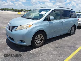 2015 Toyota Sienna XLE с VIN 5TDYK3DC3FS537633, выставлен на аукционе IAAI как лот 42534653 с пробегом 250 730 миль миль и . История ставок и продаж доступна на DreamBid. Изображение 20.