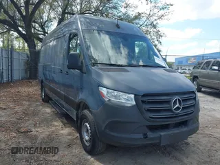 2019 Mercedes-Benz Sprinter Cargo z VIN WD4PF1CD6KP128194, wystawiony jako IAAI lot #41799320 z przebiegiem 111 189 mil mil oraz . Historia ofert i sprzedaży dostępna na DreamBid. Obrazek 1.