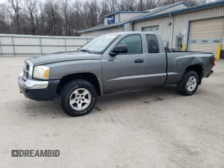 2005 Dodge Dakota SLT with VIN 1D7HW42N95S260559, listed as a Copart auction lot 47624215 with 114,398 mi miles and Salvage Title. Bid and sale history available at carsss.com. Image 1.