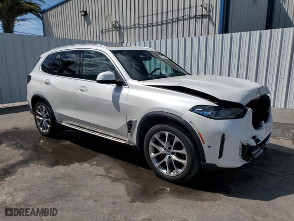 2024 BMW X5 sDrive40i with VIN 5UX13EU03R9T50071, listed as a Copart auction lot 53901495 with 34,178 mi miles and Clean Title. Bid and sale history available at carsss.com. Image 4.
