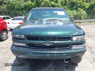 2003 Chevrolet Tahoe Z71 with VIN 1GNEK13Z33R245611, listed as a IAAI auction lot 42481140 with 260,757 mi miles and . Bid and sale history available at DreamBid. Image 6.