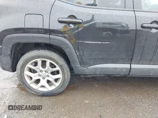 2017 Jeep Renegade Latitude z VIN ZACCJBBB8HPF51772, wystawiony jako IAAI lot #42181722 z przebiegiem 63 950 mil mil oraz . Historia ofert i sprzedaży dostępna na DreamBid. Obrazek 6.