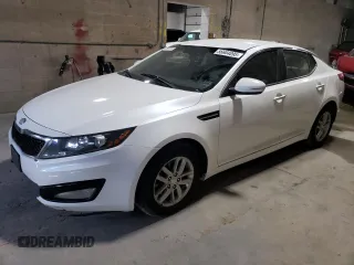 2013 Kia Optima LX z VIN KNAGM4A76D5386676, wystawiony jako Copart lot #56604095 z przebiegiem 172 571 mil mil oraz Czysty tytuł • Clean title. Historia ofert i sprzedaży dostępna na DreamBid. Obrazek 1.