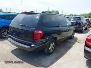 2005 Dodge Caravan SXT z VIN 2D4GP44L35R498670, wystawiony jako IAAI lot #42278939 z przebiegiem Nie podano mil oraz . Historia ofert i sprzedaży dostępna na DreamBid. Obrazek 4.