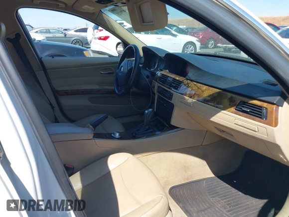 2006 BMW 3 Series 330i with VIN WBAVB335X6KS37226, listed as a IAAI auction lot 40297948 with 186,788 mi miles. Bid and sale history available at carsss.com. Image 5.