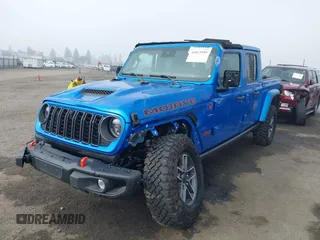 2024 Jeep Gladiator Mojave X z VIN 1C6JJTEG5RL121313, wystawiony jako IAAI lot #41013599 z przebiegiem 2 952 mil mil oraz . Historia ofert i sprzedaży dostępna na DreamBid. Obrazek 23.