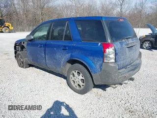 2004 Saturn VUE V6 z VIN 5GZCZ53424S863485, wystawiony jako IAAI lot #41702410 z przebiegiem 318 651 mil mil oraz . Historia ofert i sprzedaży dostępna na DreamBid. Obrazek 3.
