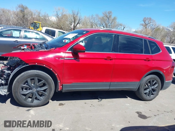 2024 Volkswagen Tiguan SE with VIN 3VV2B7AXXRM096755, listed as a IAAI auction lot 41968698 with 20,909 mi miles and . Bid and sale history available at DreamBid. Image 15.