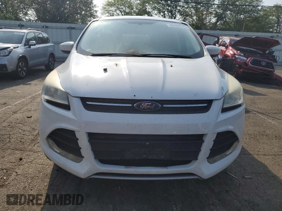 2014 Ford Escape SE z VIN 1FMCU9GX5EUC60849, wystawiony jako Copart lot #60498575 z przebiegiem Nie podano mil oraz Szkoda całkowita • Salvage title. Historia ofert i sprzedaży dostępna na DreamBid. Obrazek 5.