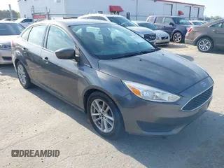 2018 Ford Focus SE z VIN 1FADP3F24JL207231, wystawiony jako IAAI lot #42024366 z przebiegiem 134 446 mil mil oraz . Historia ofert i sprzedaży dostępna na DreamBid. Obrazek 1.