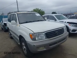 2001 Toyota Land Cruiser z VIN JTEHT05J412004663, wystawiony jako IAAI lot #42192078 z przebiegiem 358 917 mil mil oraz . Historia ofert i sprzedaży dostępna na DreamBid. Obrazek 1.