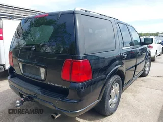 2006 Lincoln Navigator Luxury with VIN 5LMFU27536LJ25263, listed as a IAAI auction lot 41896990 with 278,954 mi miles. Bid and sale history available at carsss.com. Image 4.