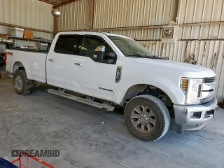 2018 Ford F-250 XL z VIN 1FT7W2BT9JEB71401, wystawiony jako Copart lot #63932135 z przebiegiem 135 383 mil mil oraz Szkoda całkowita • Salvage title. Historia ofert i sprzedaży dostępna na DreamBid. Obrazek 4.