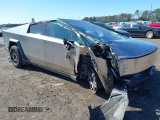 2024 Tesla Cybertruck z VIN 7G2CEHED4RA017305, wystawiony jako IAAI lot #41885778 z przebiegiem 18 090 mil mil oraz . Historia ofert i sprzedaży dostępna na DreamBid. Obrazek 1.