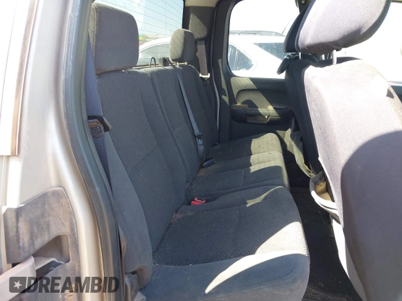 2007 Chevrolet Silverado 1500 LT w/2LT with VIN 2GCEC19J871599355, listed as a IAAI auction lot 41992581 with 261,925 mi miles. Bid and sale history available at carsss.com. Image 8.